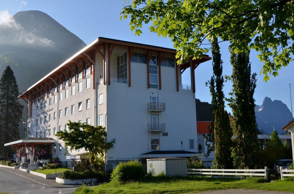 Grand Hotel - By Classic Norway Hotels Åndalsnes Exteriör bild