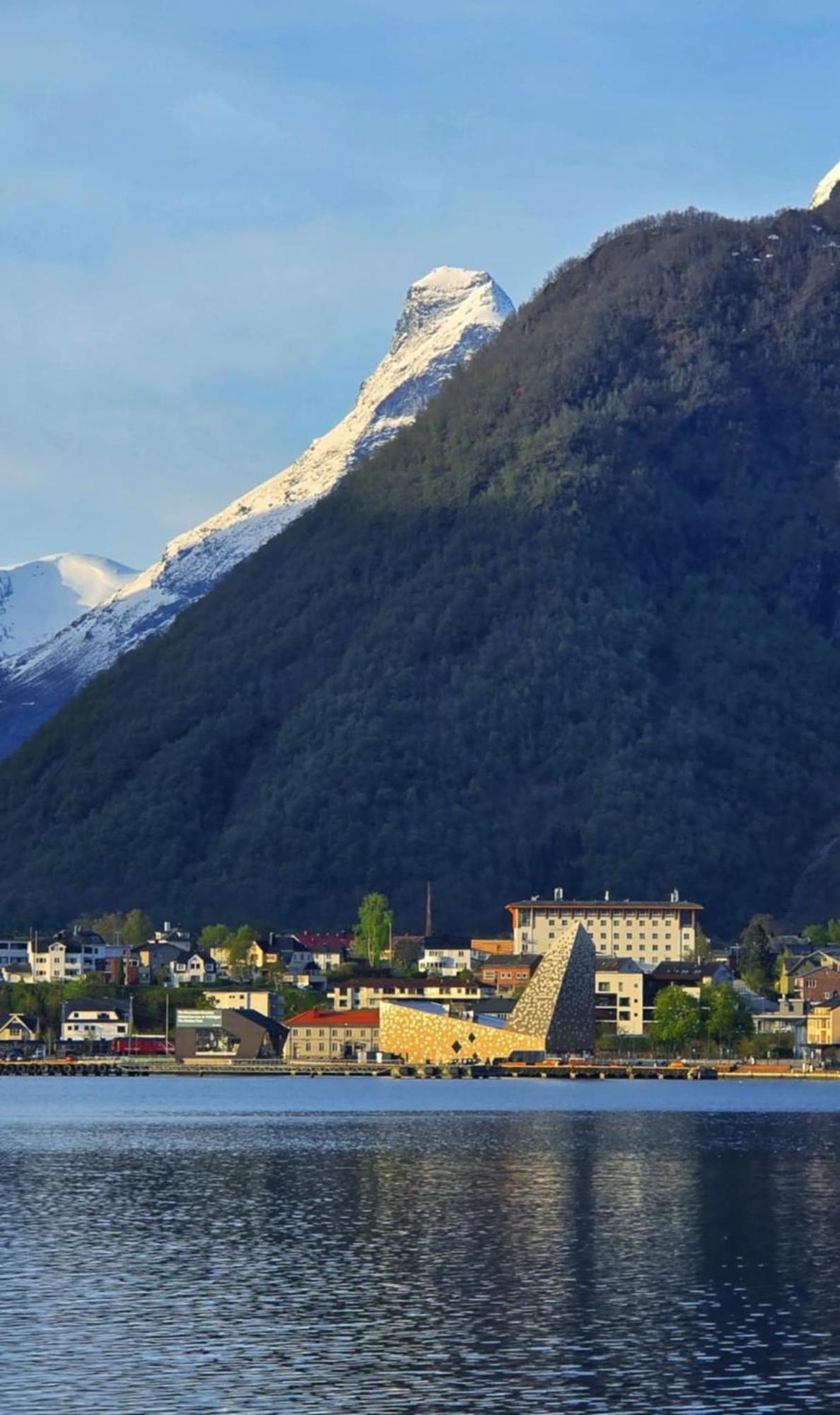 Grand Hotel - By Classic Norway Hotels Åndalsnes Exteriör bild